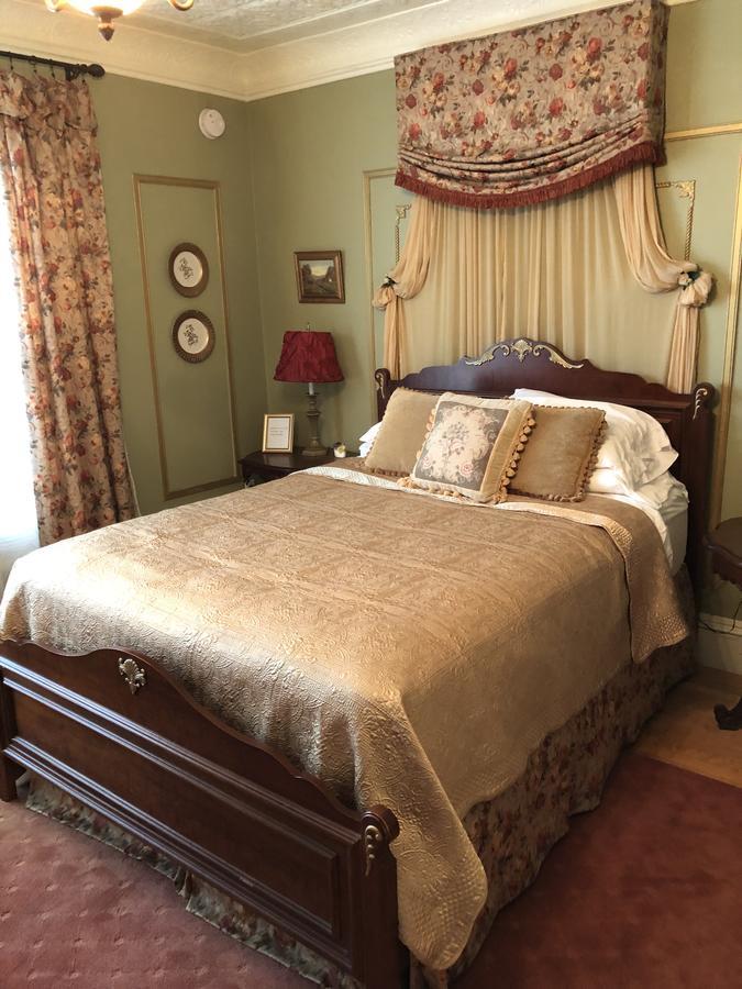 Penley House Bed & Breakfast Auburn Exterior photo
